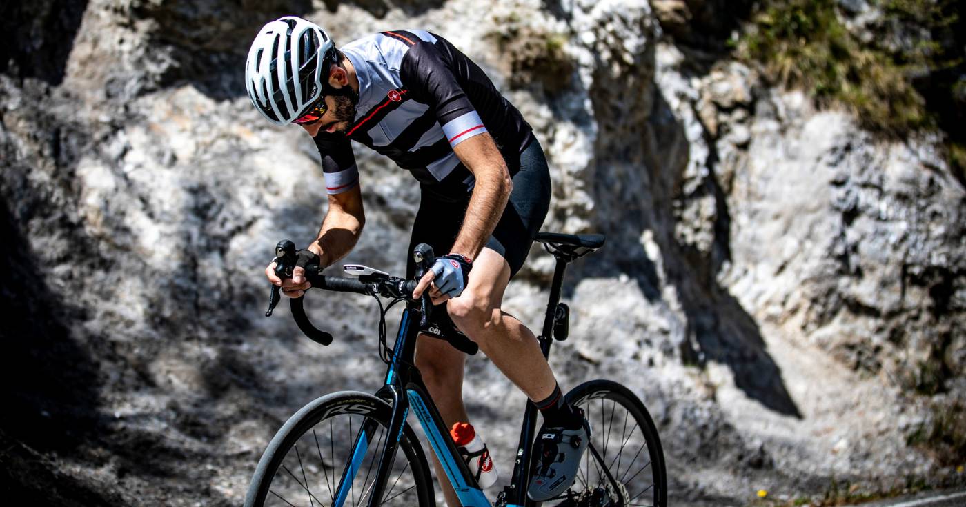 Trening górski na rowerze szosowym
