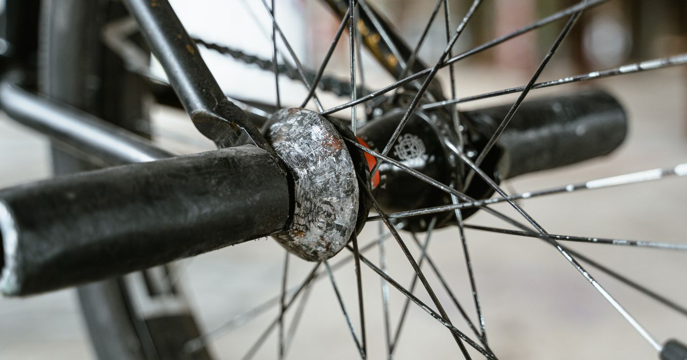 Stalowa rama roweru BMX z pegami